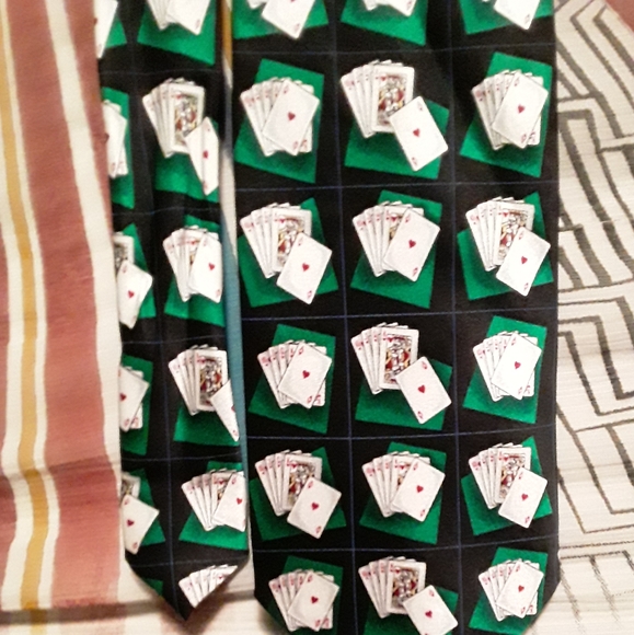 Tango Men's Silk Tie with Playing Cards of Texas Hold-Em Poker Hands - Picture 5 of 15